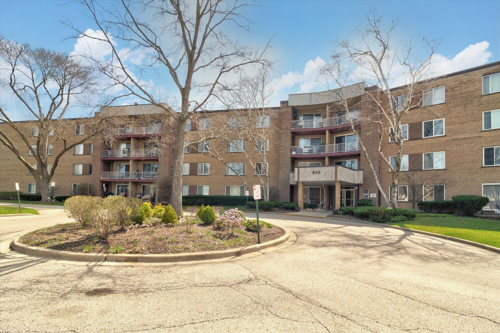 945 E Kenilworth Avenue #419, Palatine, IL 60074