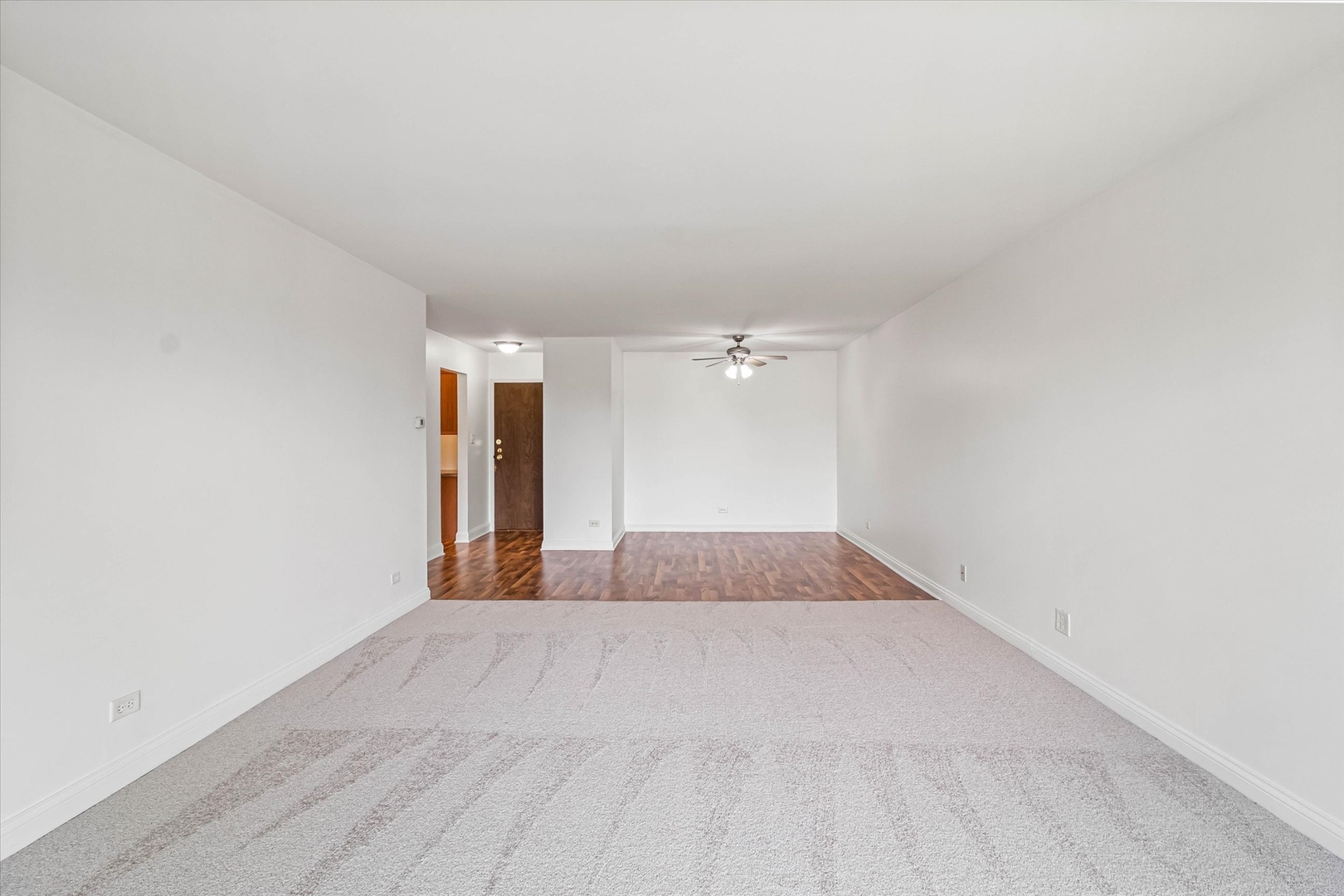 945 E Kenilworth Avenue #419, Palatine, IL 60074