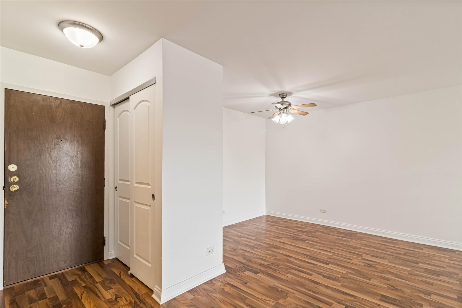 945 E Kenilworth Avenue #419, Palatine, IL 60074