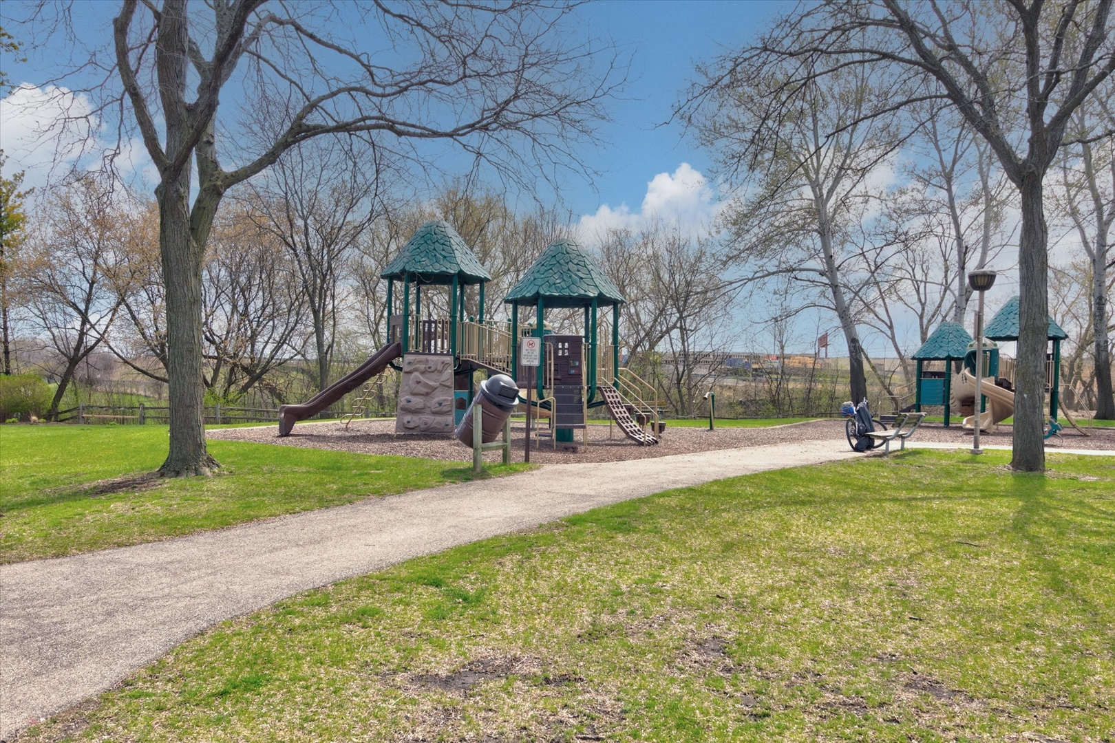 945 E Kenilworth Avenue #419, Palatine, IL 60074