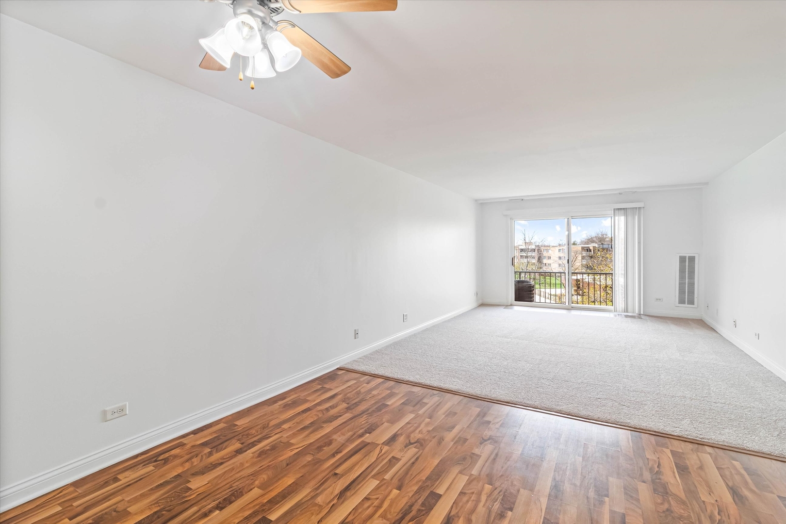 945 E Kenilworth Avenue #419, Palatine, IL 60074