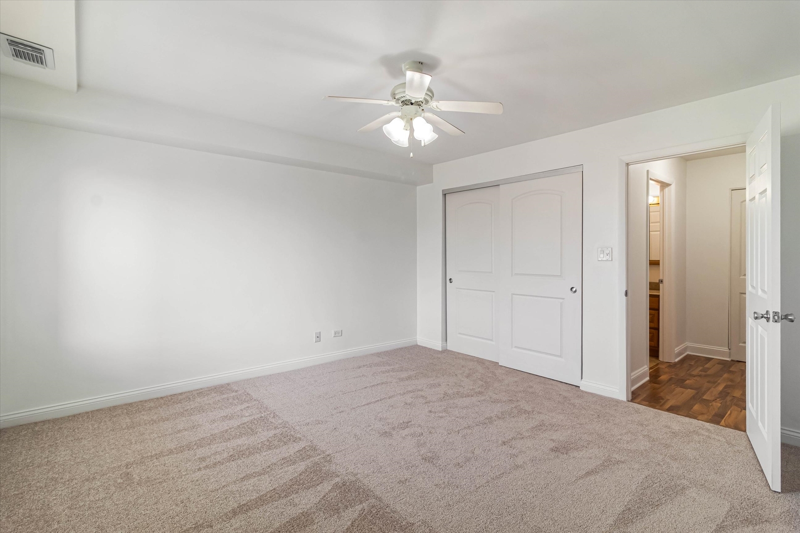 945 E Kenilworth Avenue #419, Palatine, IL 60074