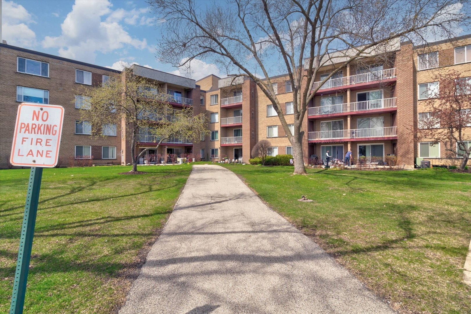 945 E Kenilworth Avenue #419, Palatine, IL 60074