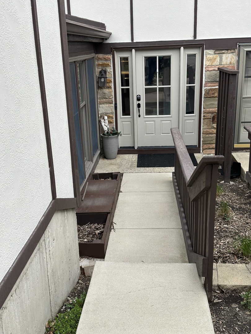 32 White Oak Circle #0, St. Charles, IL 60174