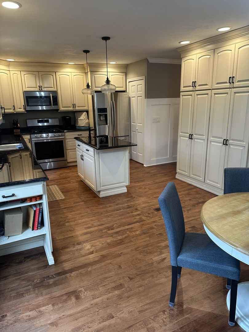 32 White Oak Circle #0, St. Charles, IL 60174