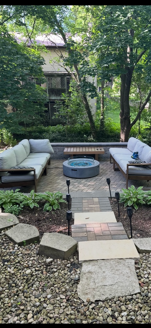 32 White Oak Circle #0, St. Charles, IL 60174