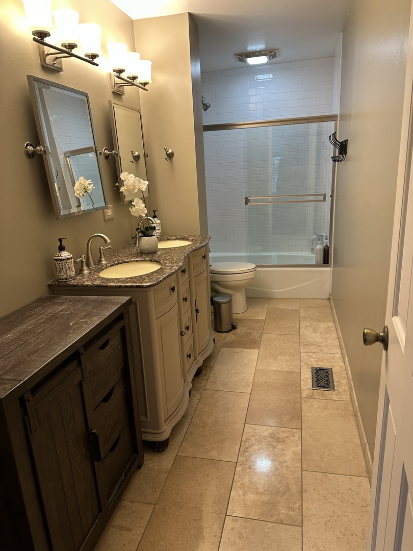 32 White Oak Circle #0, St. Charles, IL 60174