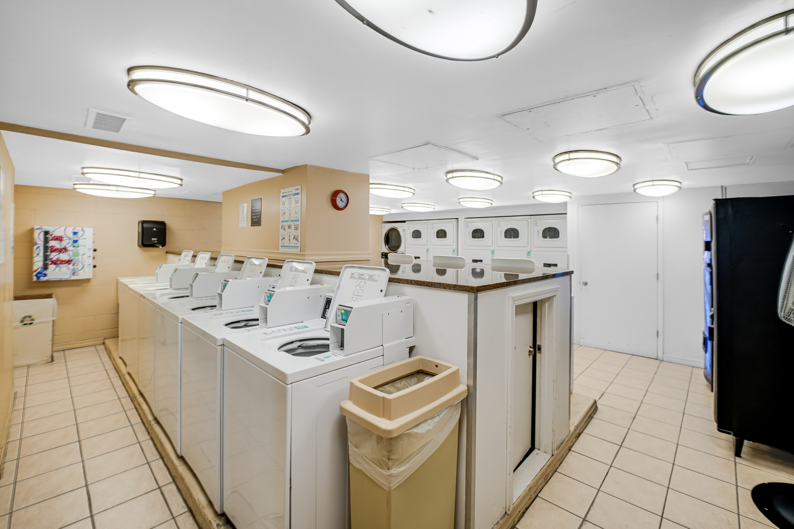 2605 S Indiana Avenue #402, Chicago, IL 60616