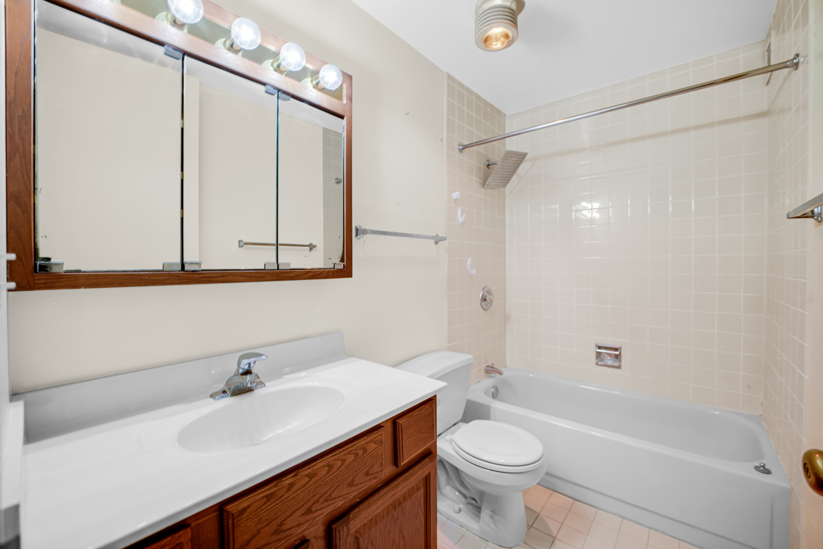 2605 S Indiana Avenue #402, Chicago, IL 60616
