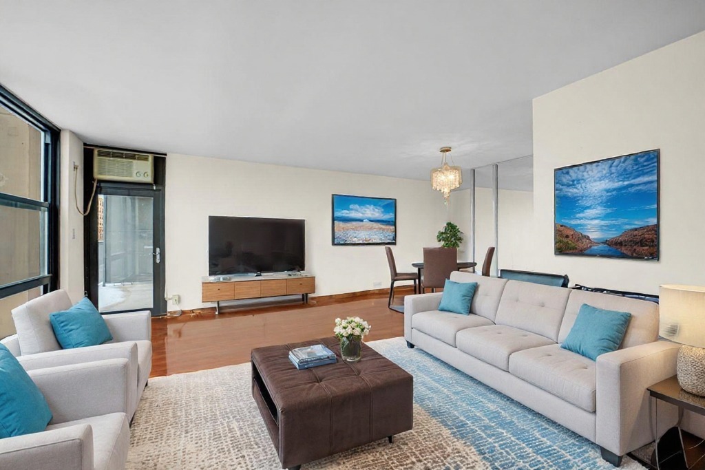 2605 S Indiana Avenue #402, Chicago, IL 60616