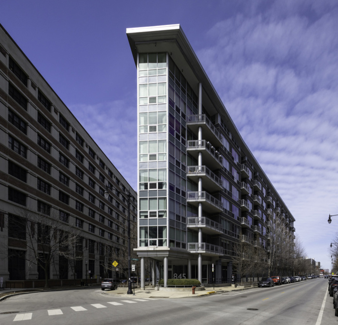 845 N Kingsbury Street #412, Chicago, IL 60610