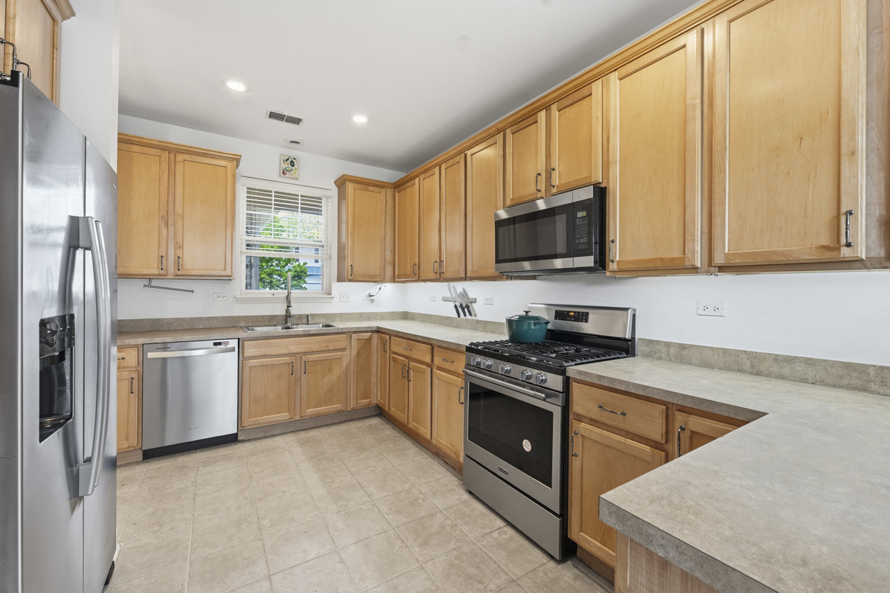 2890 Glacier Way #B, Wauconda, IL 60084