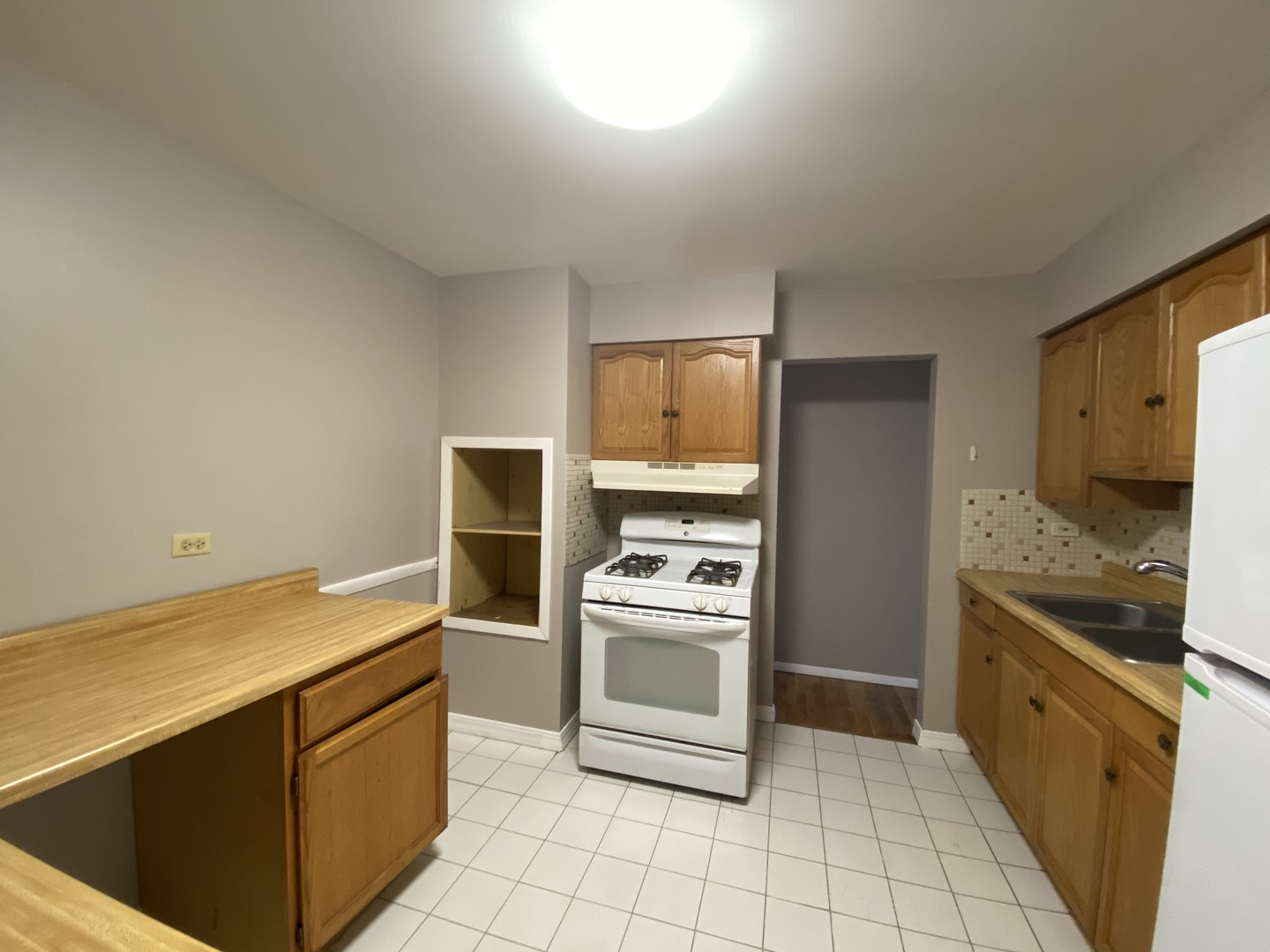 8994 Kennedy Drive #1B, Des Plaines, IL 60016