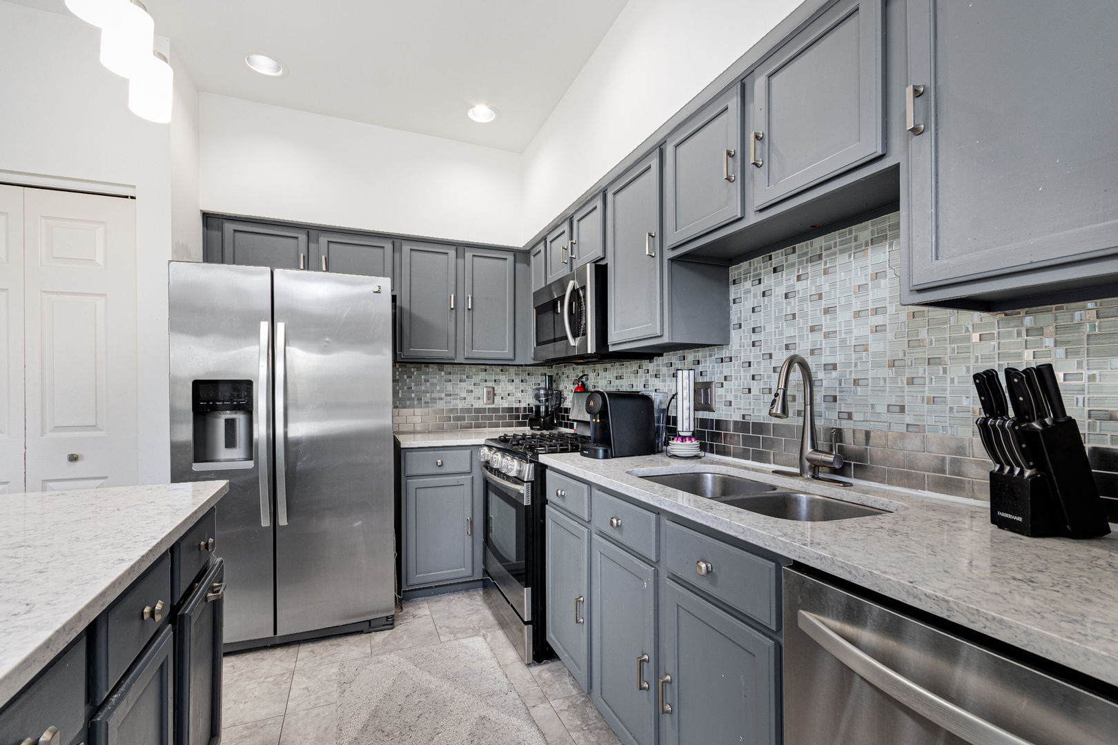 672 Edward Drive, Romeoville, IL 60446