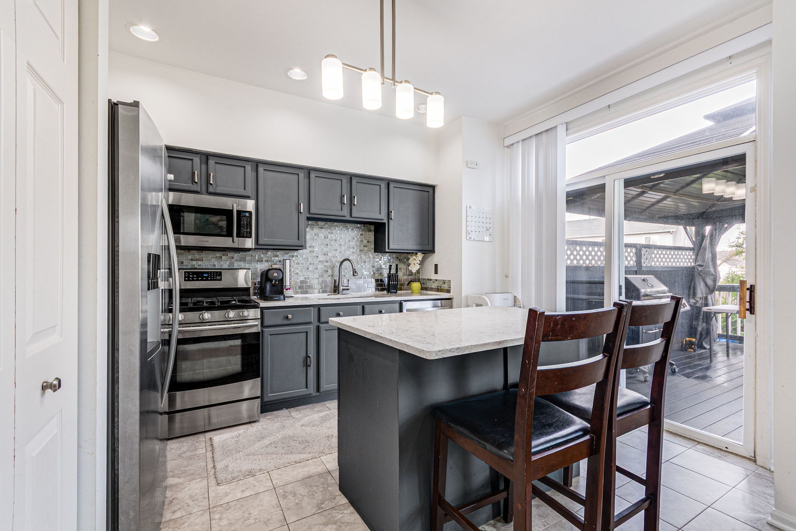 672 Edward Drive, Romeoville, IL 60446