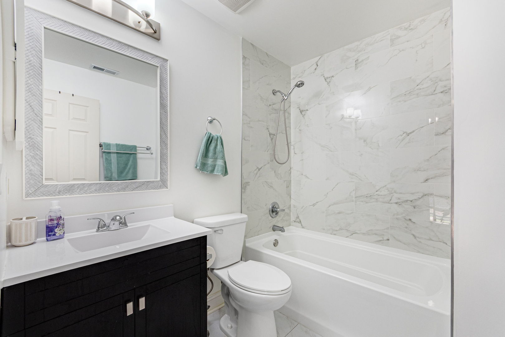 672 Edward Drive, Romeoville, IL 60446