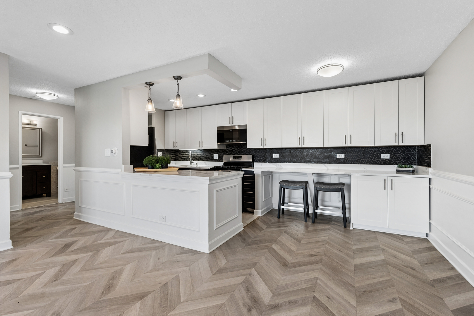 1126 S New Wilke Road #404, Arlington Heights, IL 60005