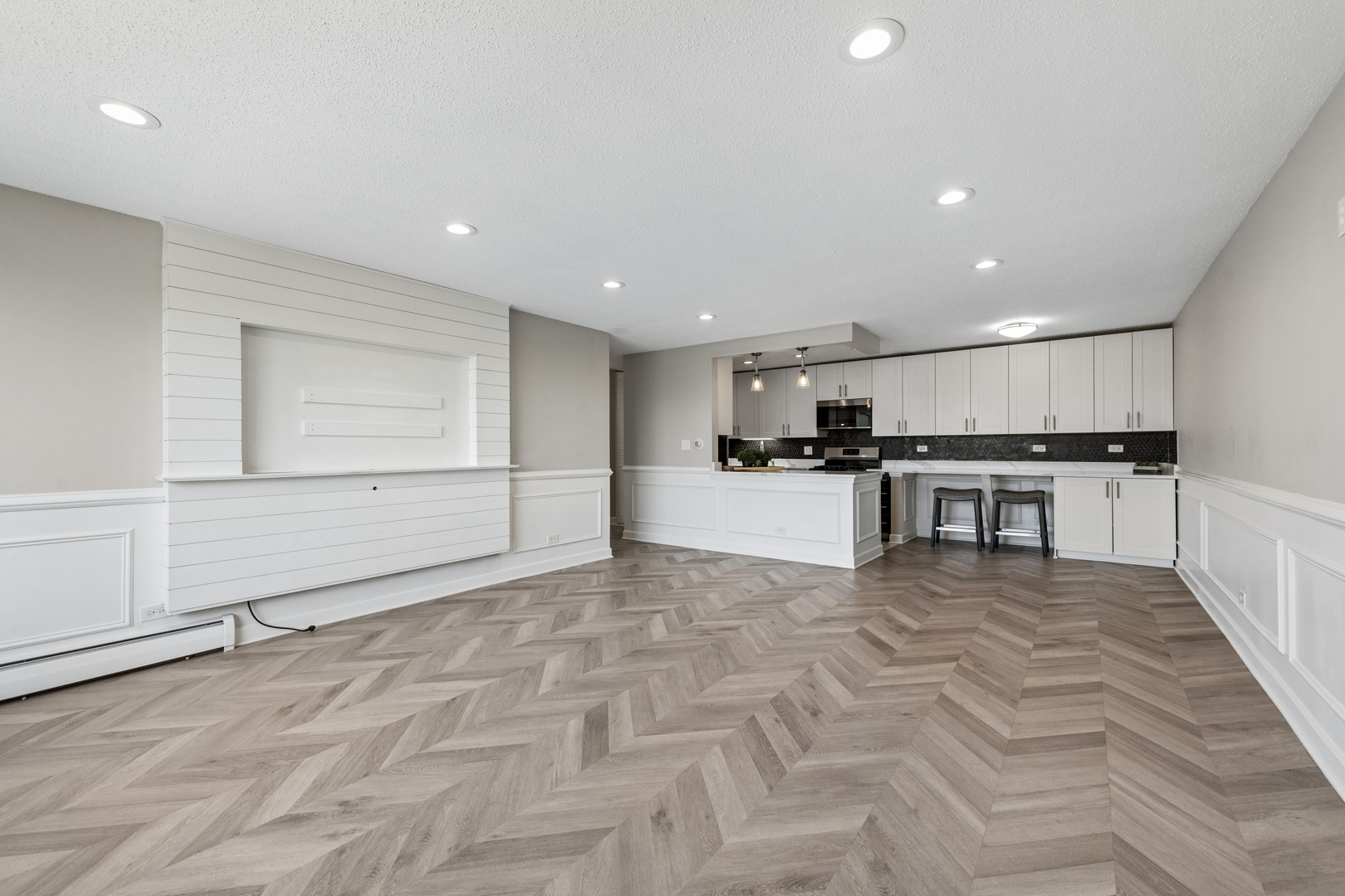 1126 S New Wilke Road #404, Arlington Heights, IL 60005