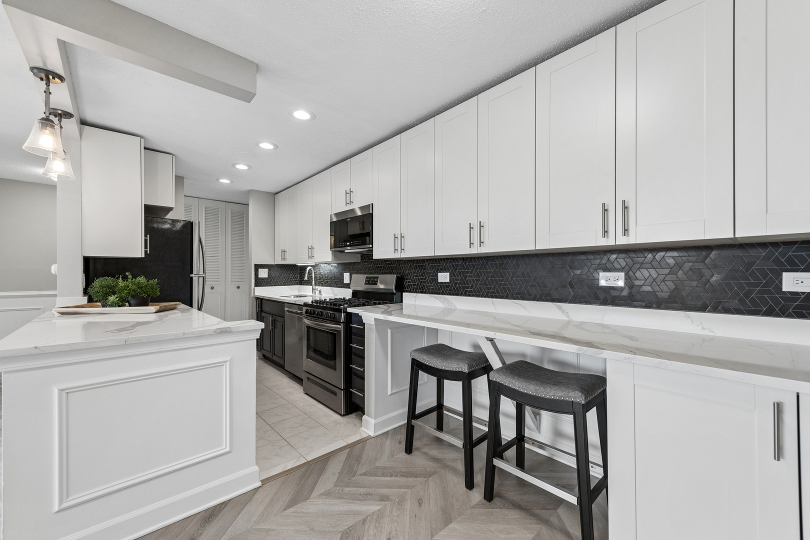 1126 S New Wilke Road #404, Arlington Heights, IL 60005