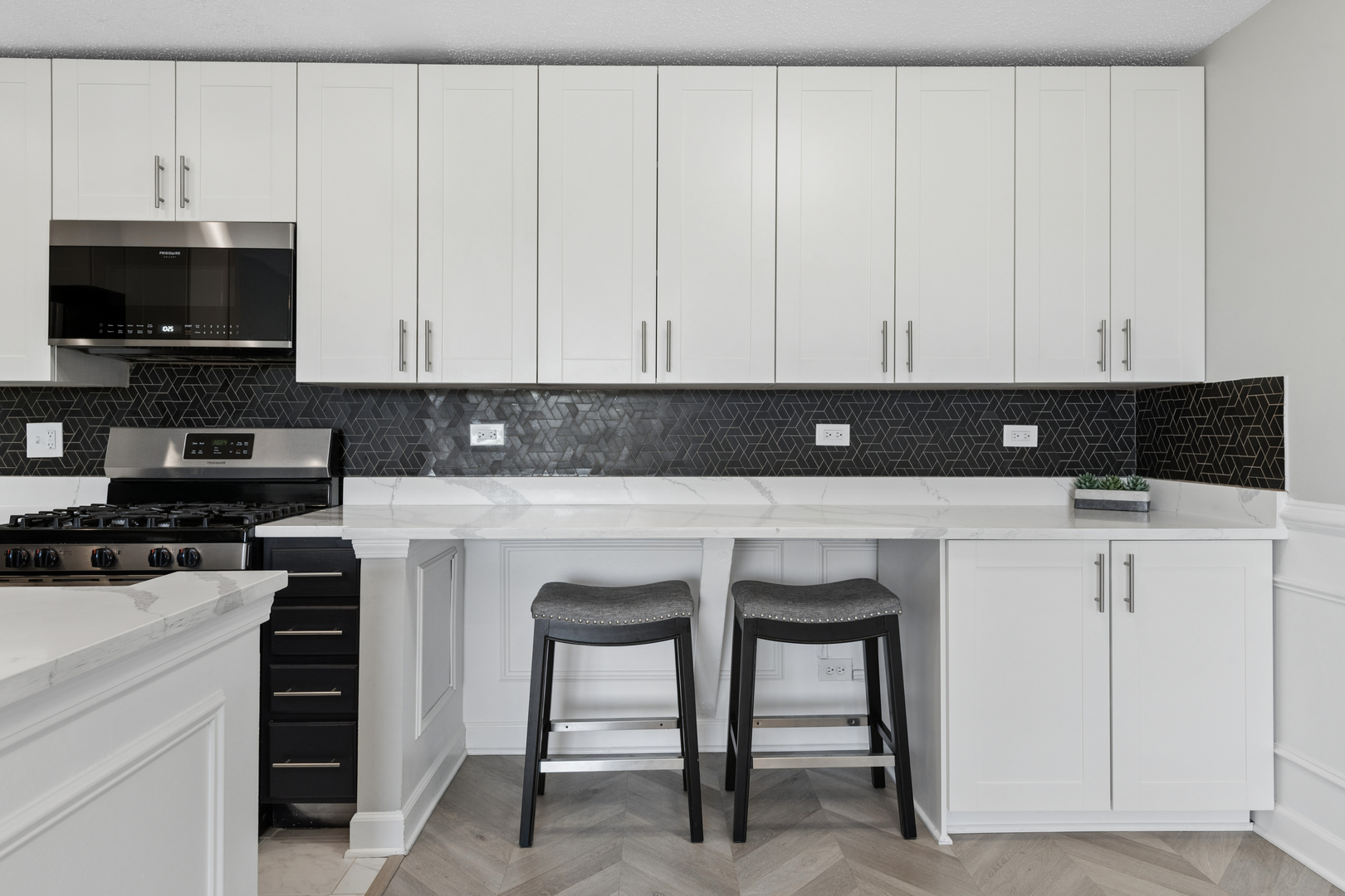 1126 S New Wilke Road #404, Arlington Heights, IL 60005