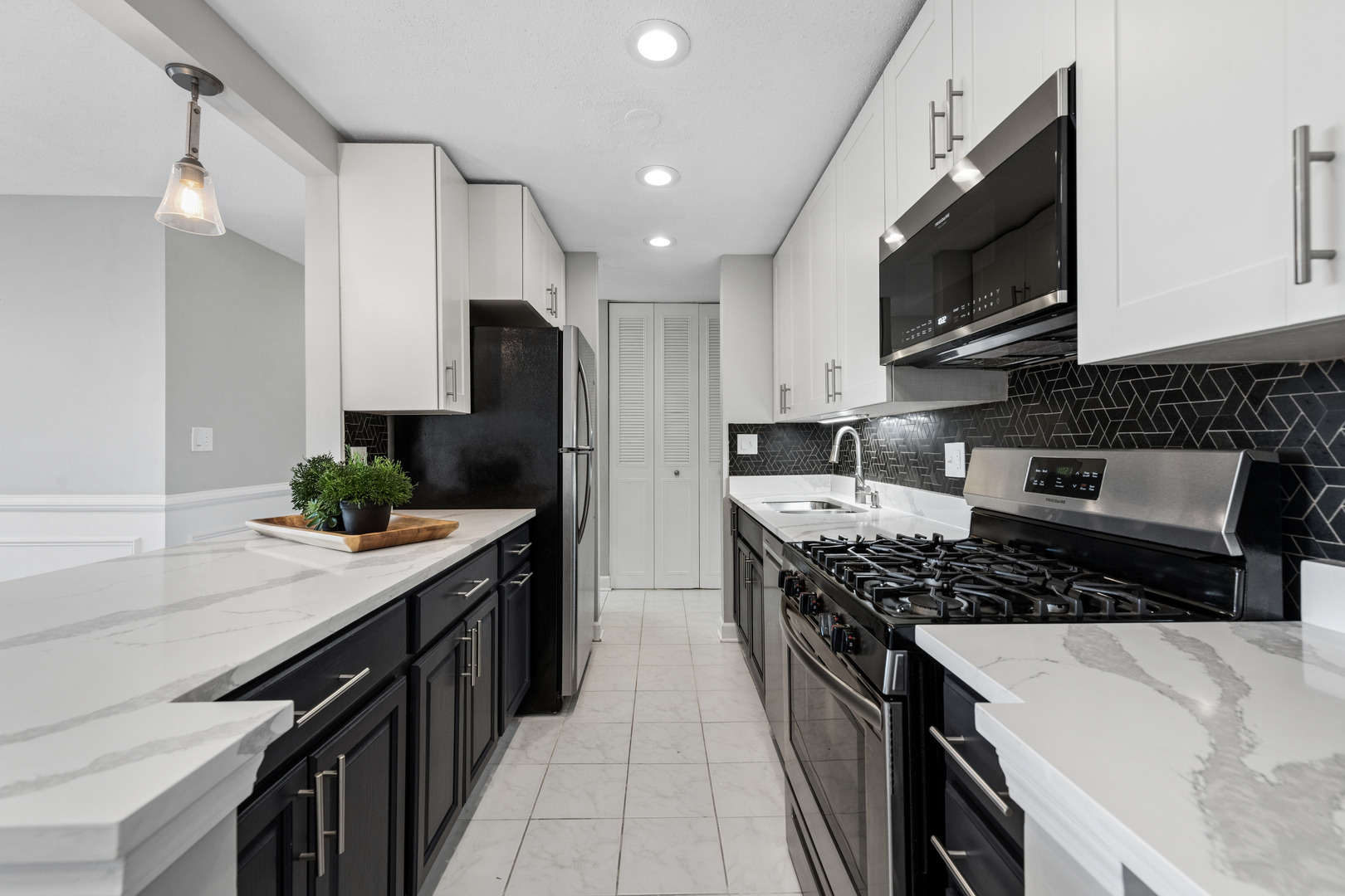 1126 S New Wilke Road #404, Arlington Heights, IL 60005