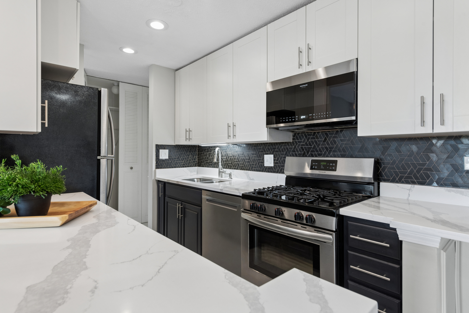 1126 S New Wilke Road #404, Arlington Heights, IL 60005