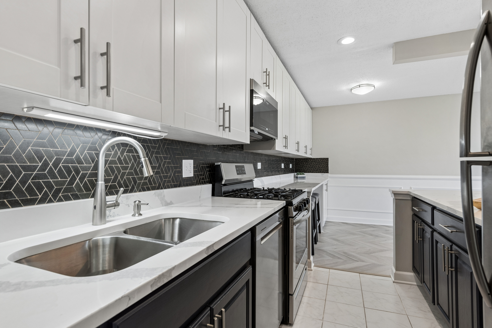 1126 S New Wilke Road #404, Arlington Heights, IL 60005