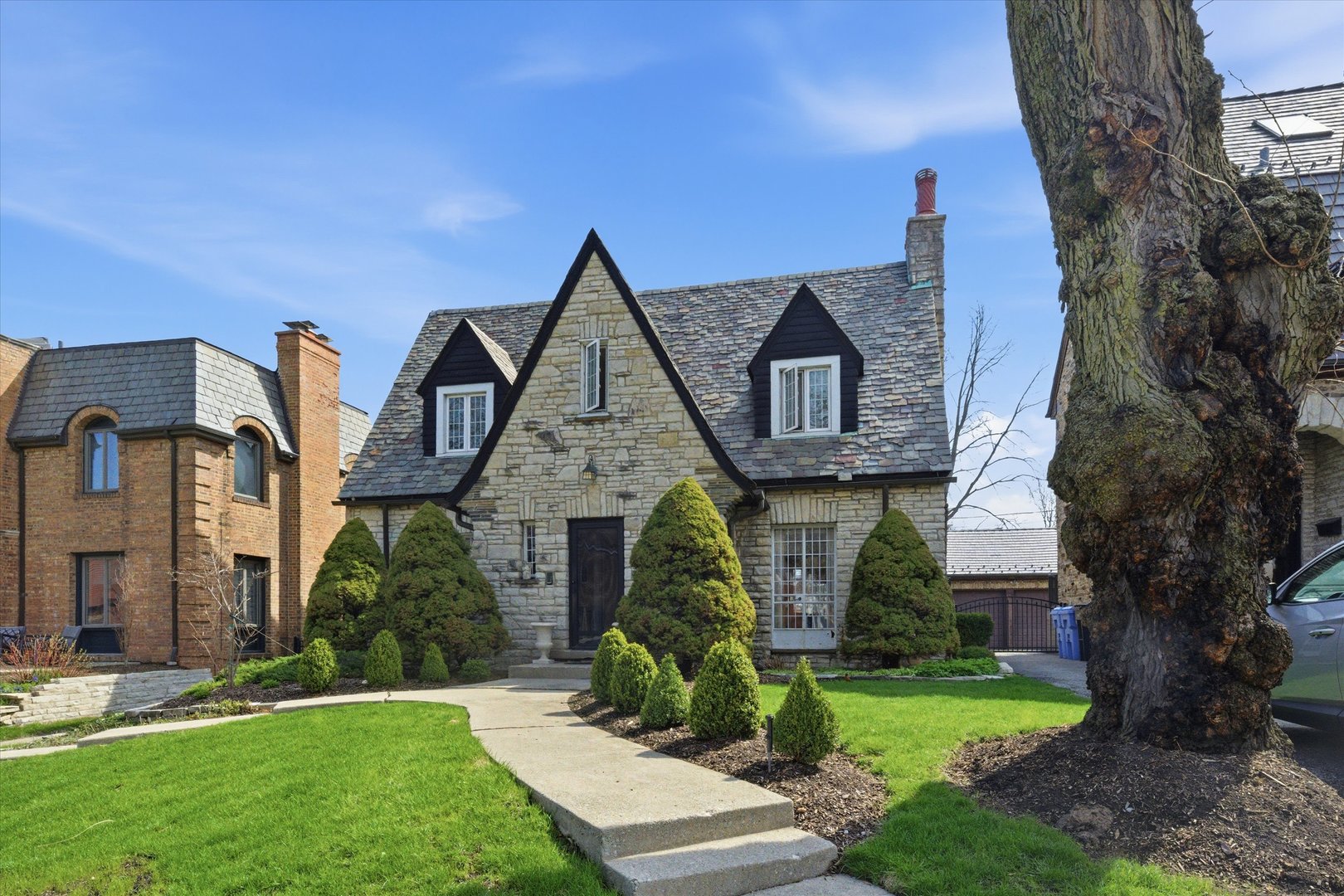 9011 S Leavitt Street, Chicago, IL 60643