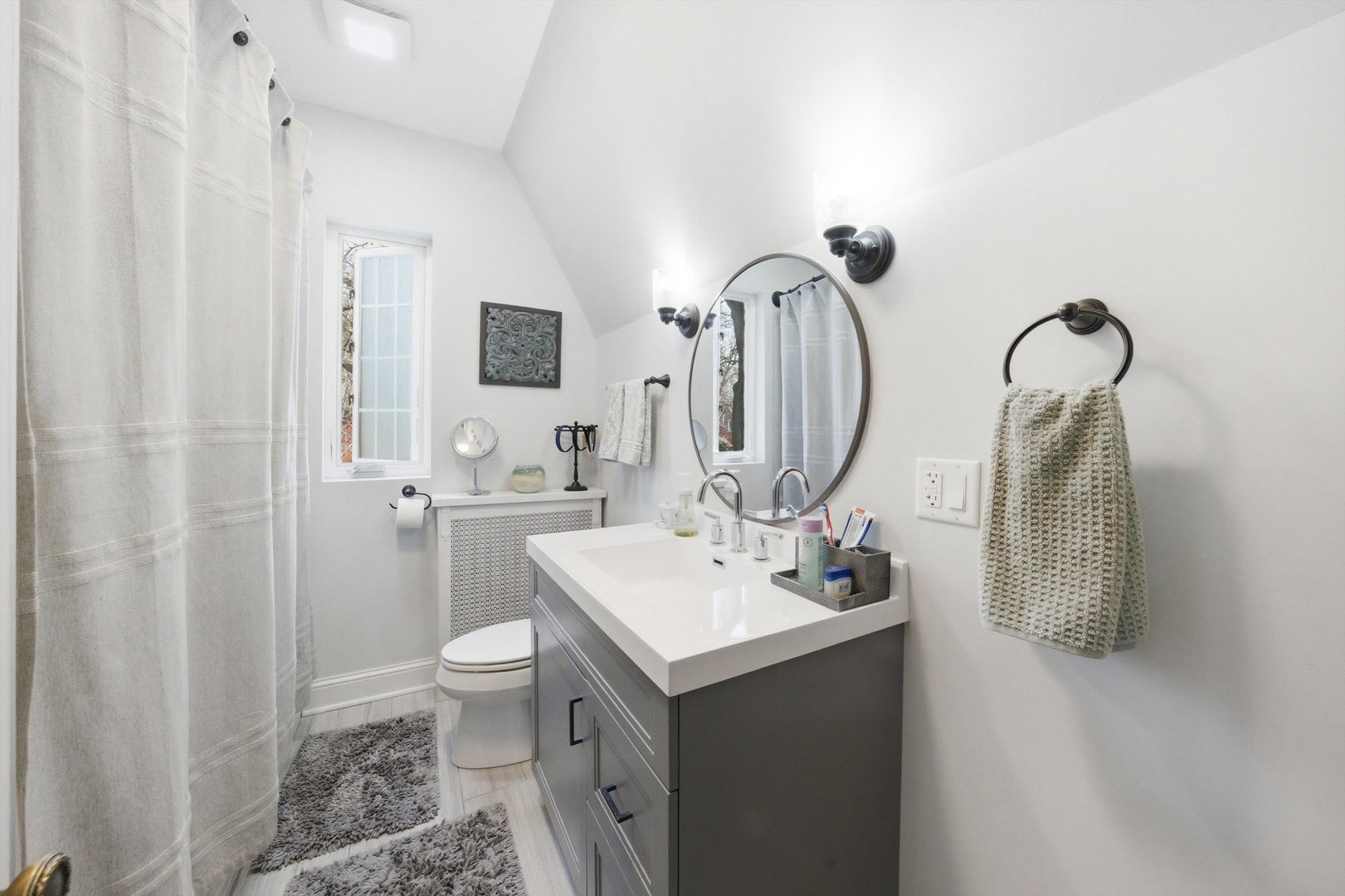 9011 S Leavitt Street, Chicago, IL 60643