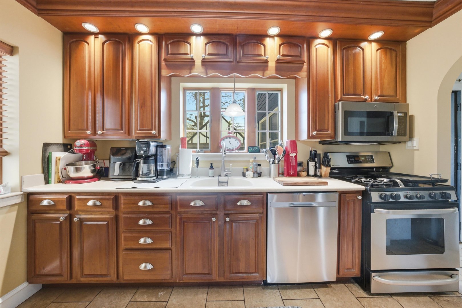 9011 S Leavitt Street, Chicago, IL 60643