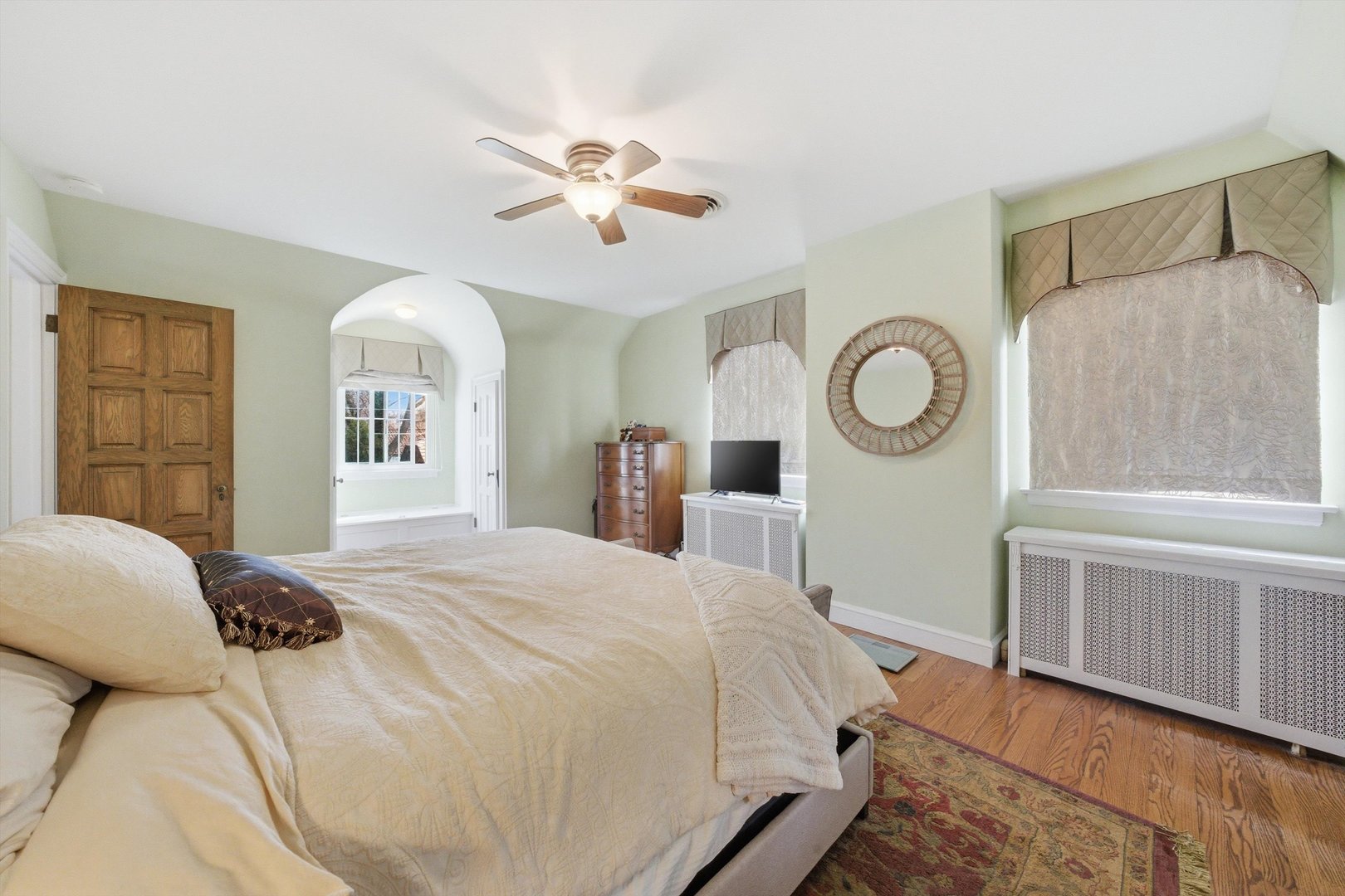 9011 S Leavitt Street, Chicago, IL 60643