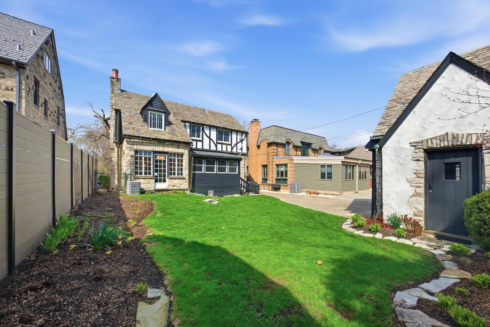 9011 S Leavitt Street, Chicago, IL 60643