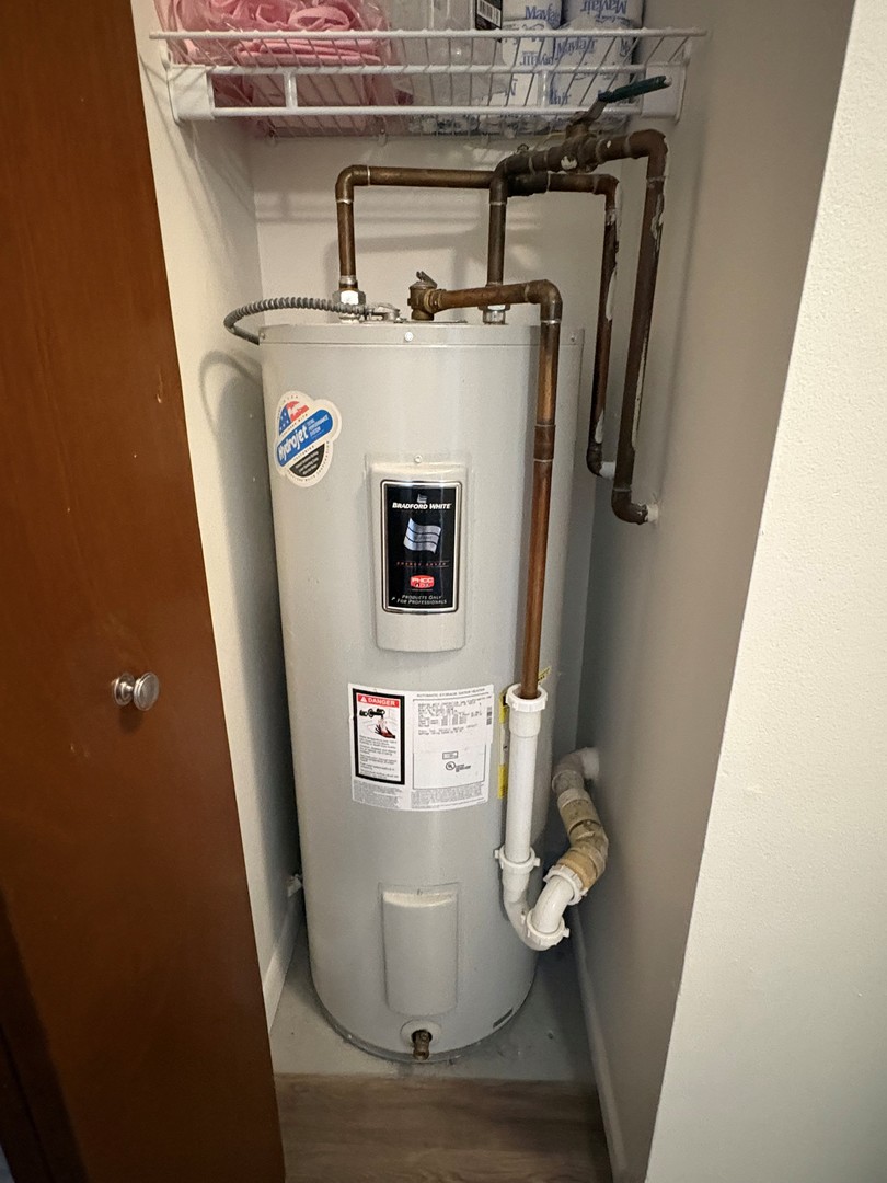 812-820 Perry Drive, Mundelein, IL 60060