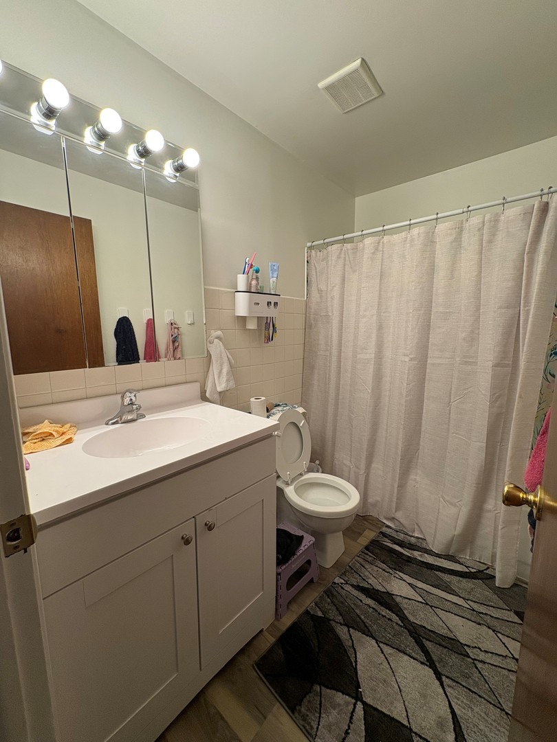 812-820 Perry Drive, Mundelein, IL 60060