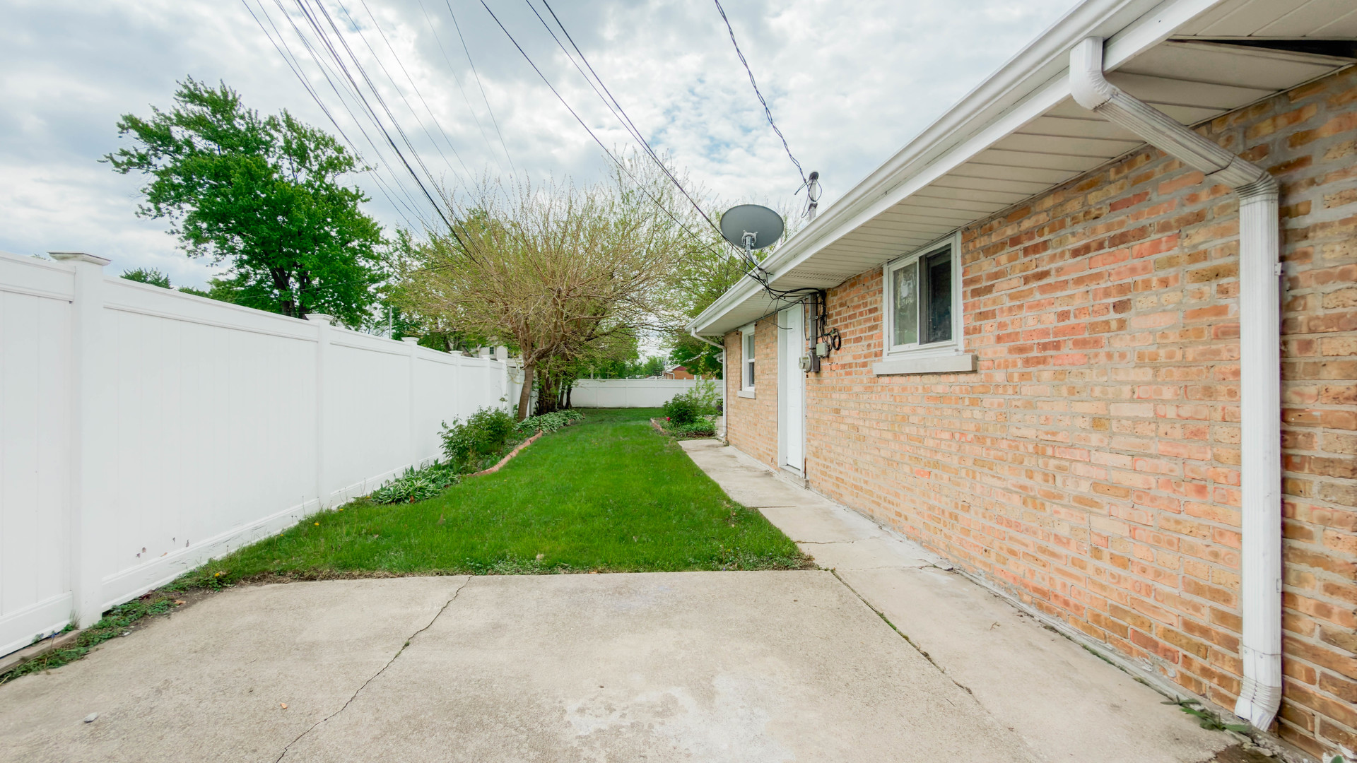 7945 Mobile Avenue, Burbank, IL 60459