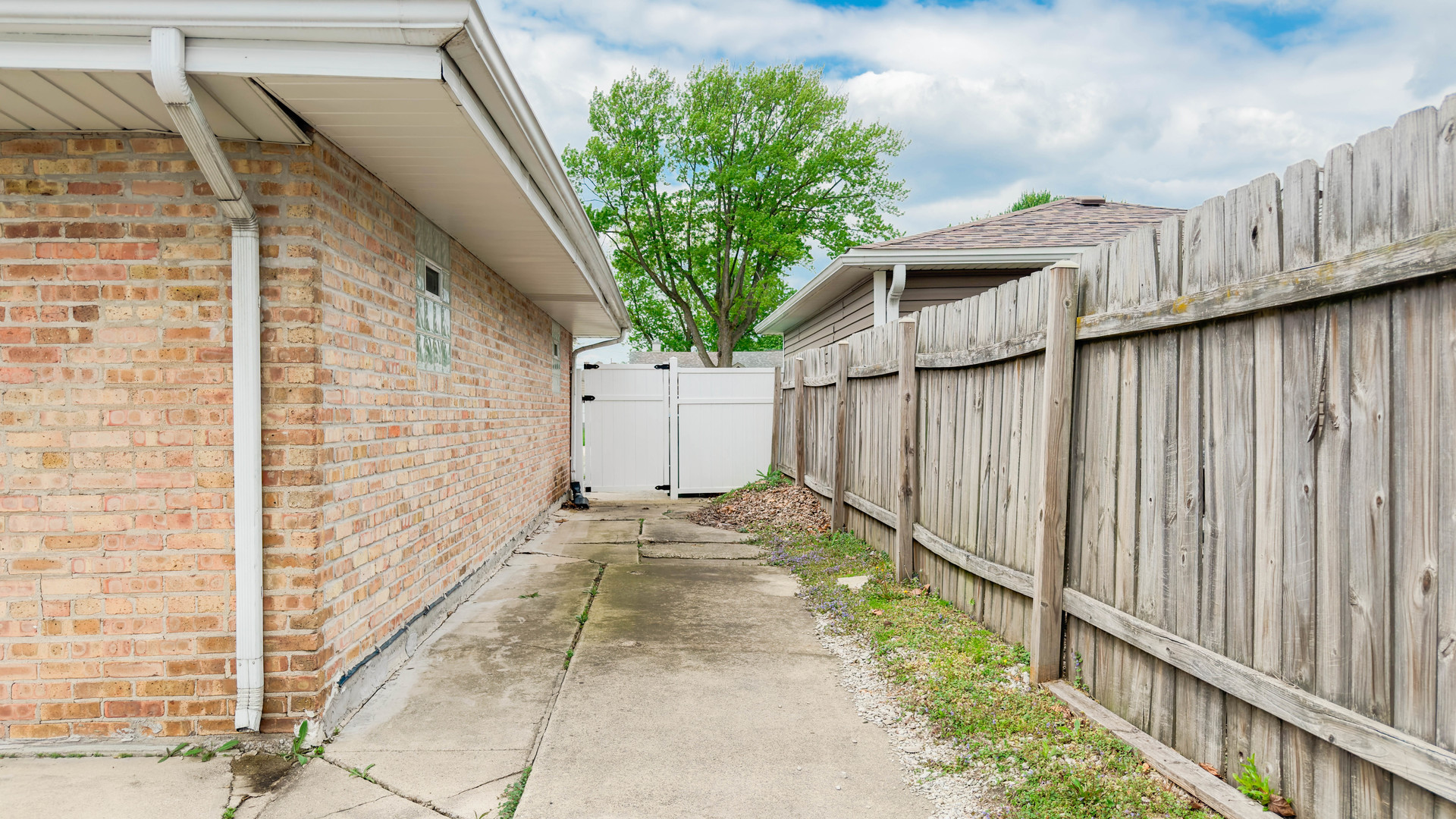 7945 Mobile Avenue, Burbank, IL 60459