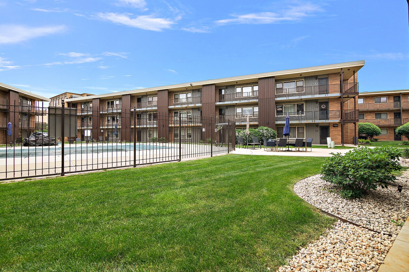 9608 W Higgins Road #2c, Rosemont, IL 60018