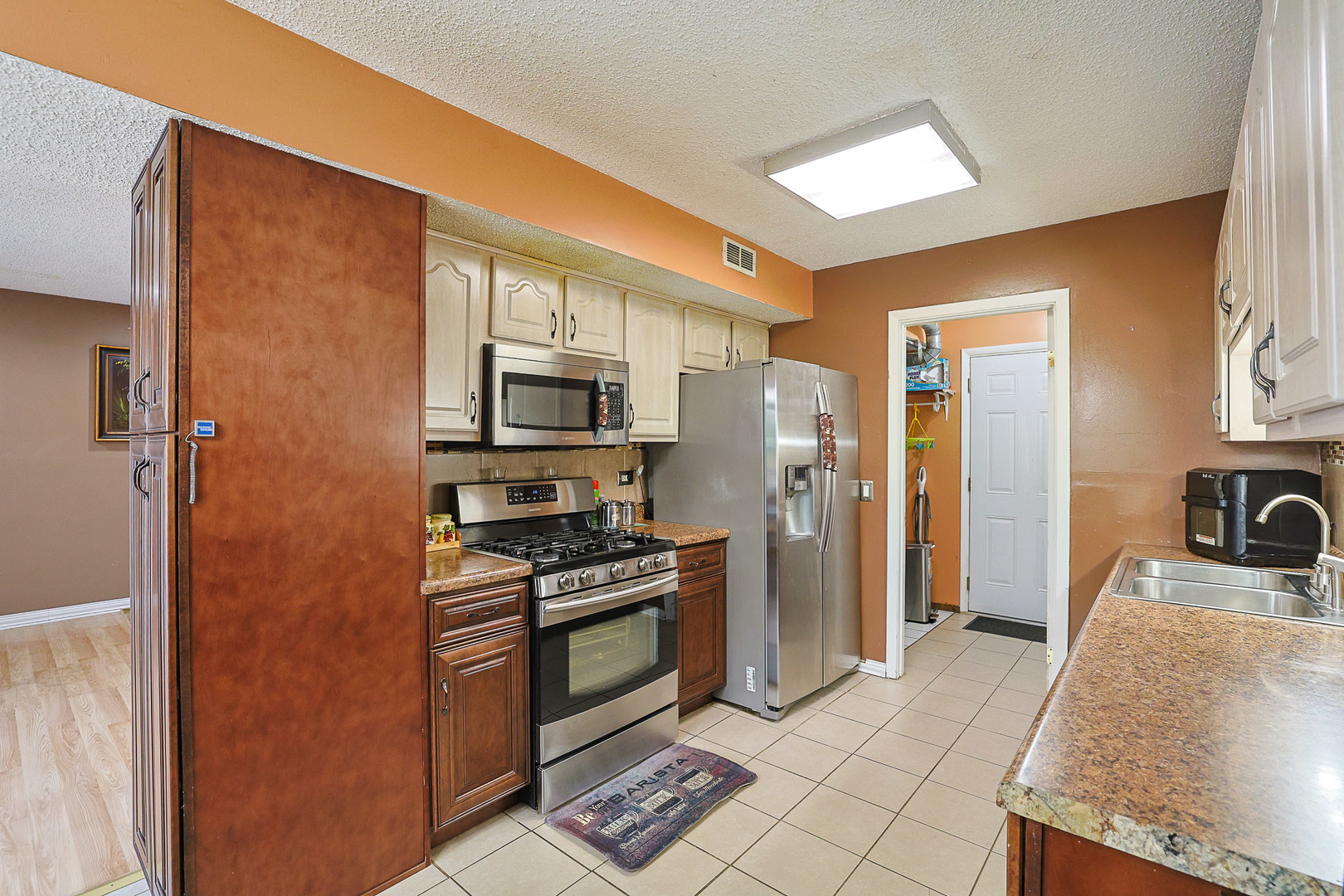 4453 BELL Lane, Hanover Park, IL 60133