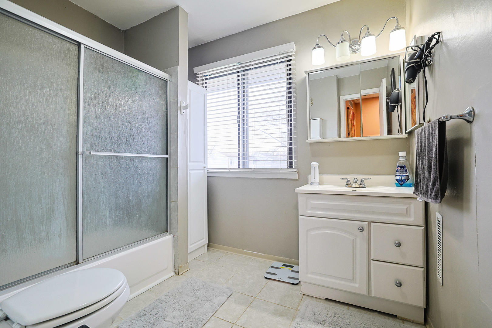 4453 BELL Lane, Hanover Park, IL 60133