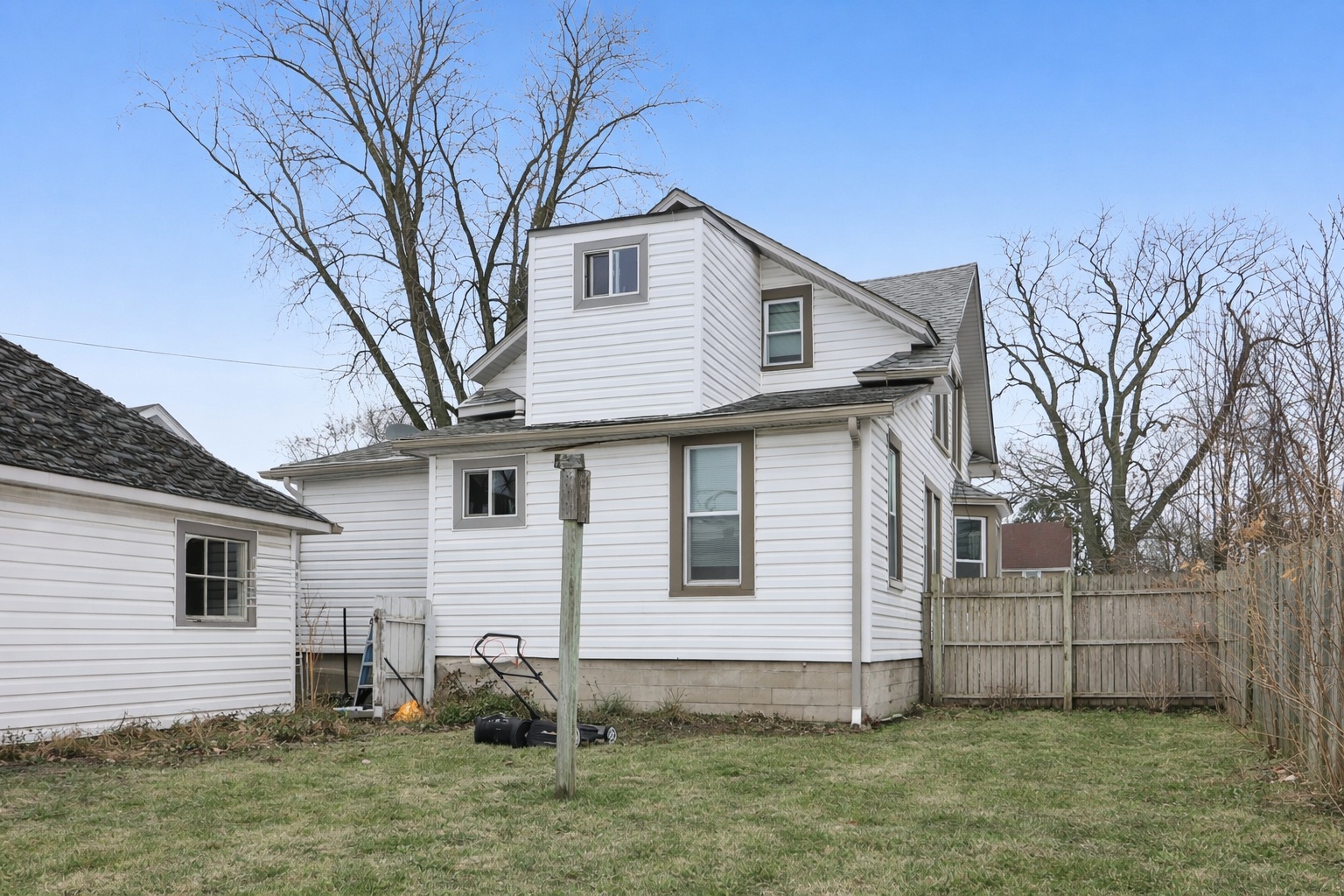 262 S WESTON Avenue, Elgin, IL 60123