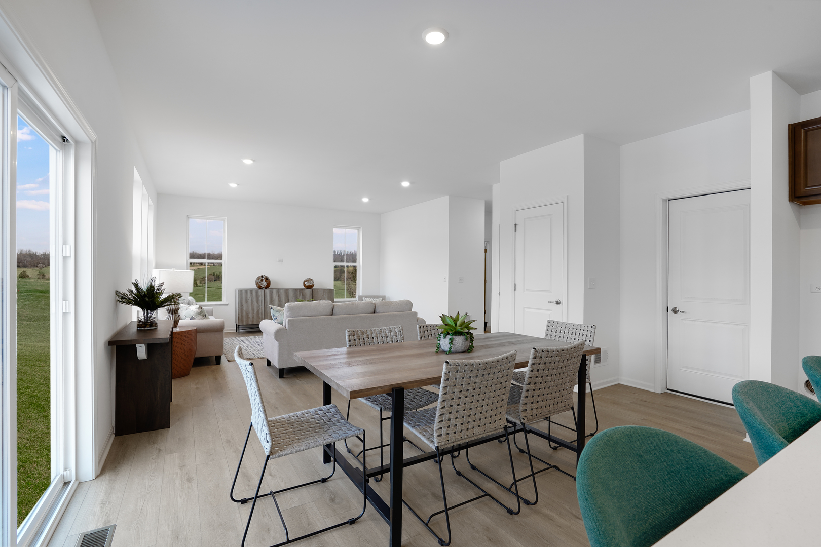 566 Ayre Drive, Elgin, IL 60124