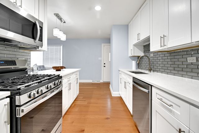 1029 Riverview Drive, South Holland, IL 60473