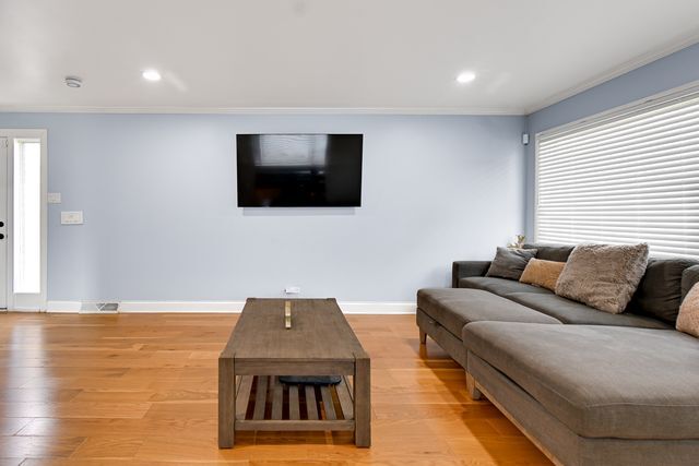 1029 Riverview Drive, South Holland, IL 60473