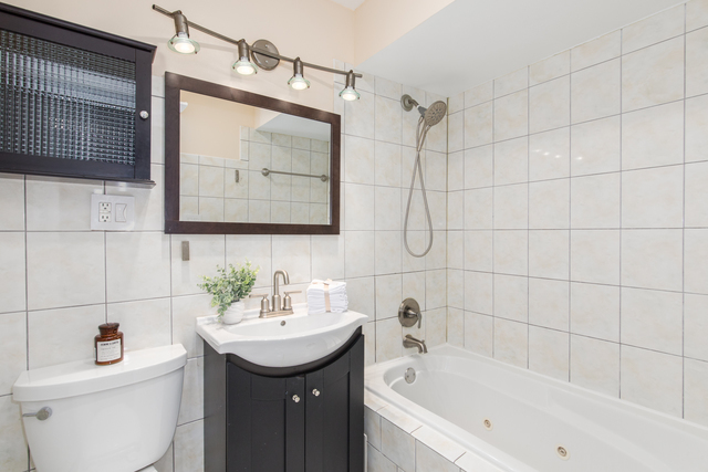 6121 W Higgins Avenue #C2, Chicago, IL 60630