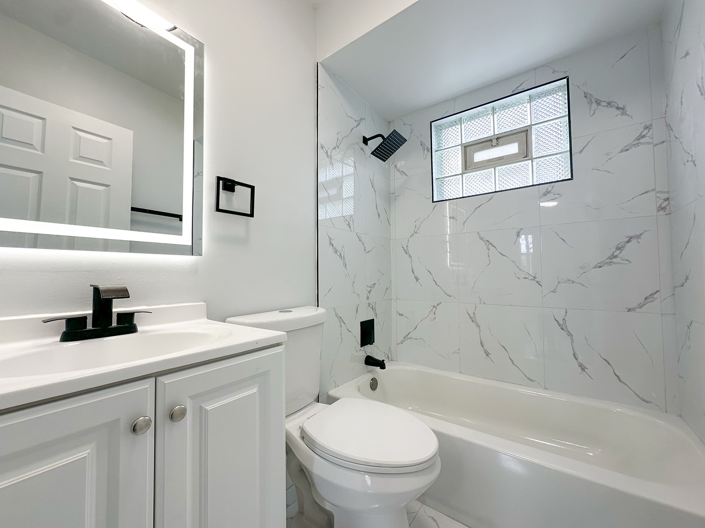 9820 S California Avenue, Evergreen Park, IL 60805