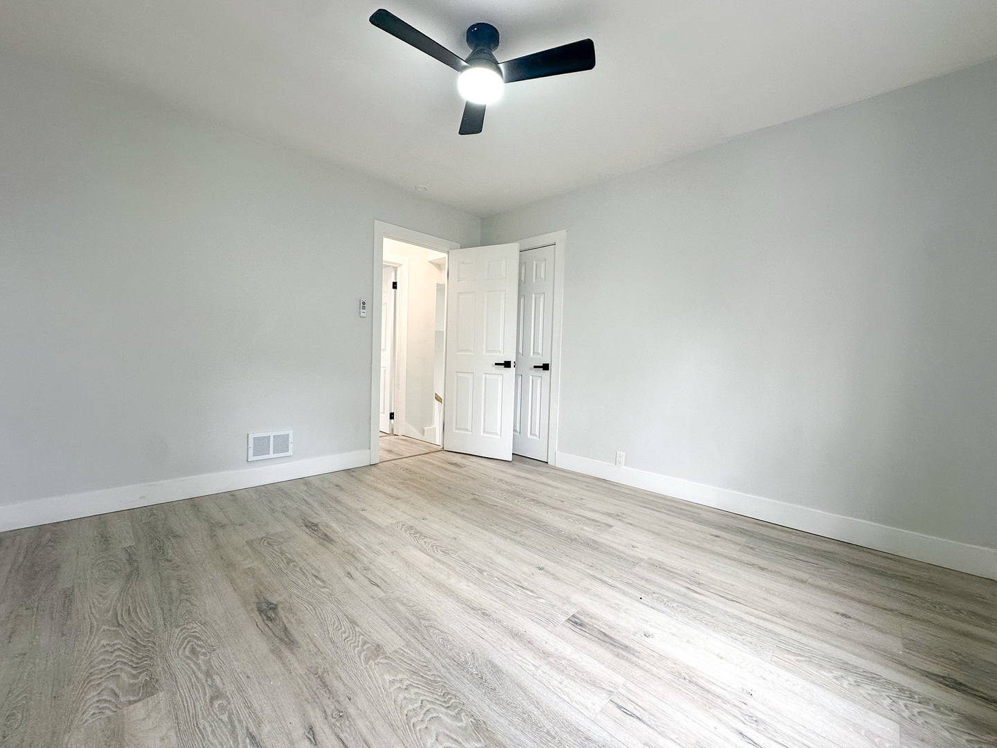 9820 S California Avenue, Evergreen Park, IL 60805