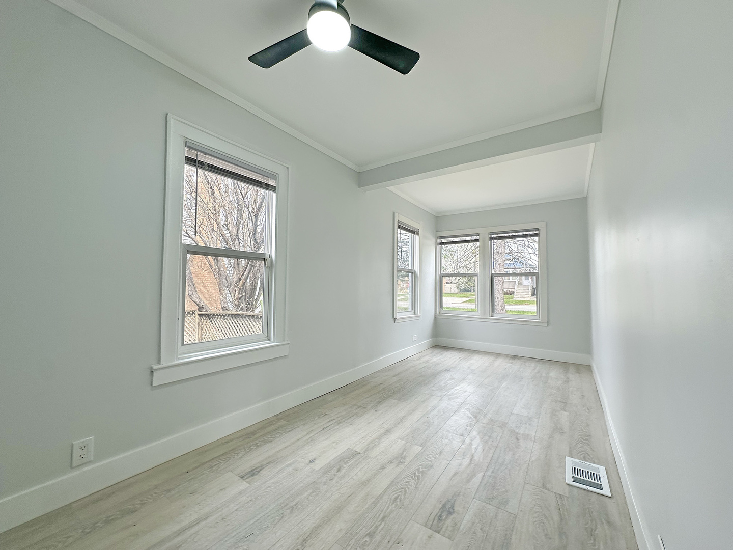 9820 S California Avenue, Evergreen Park, IL 60805