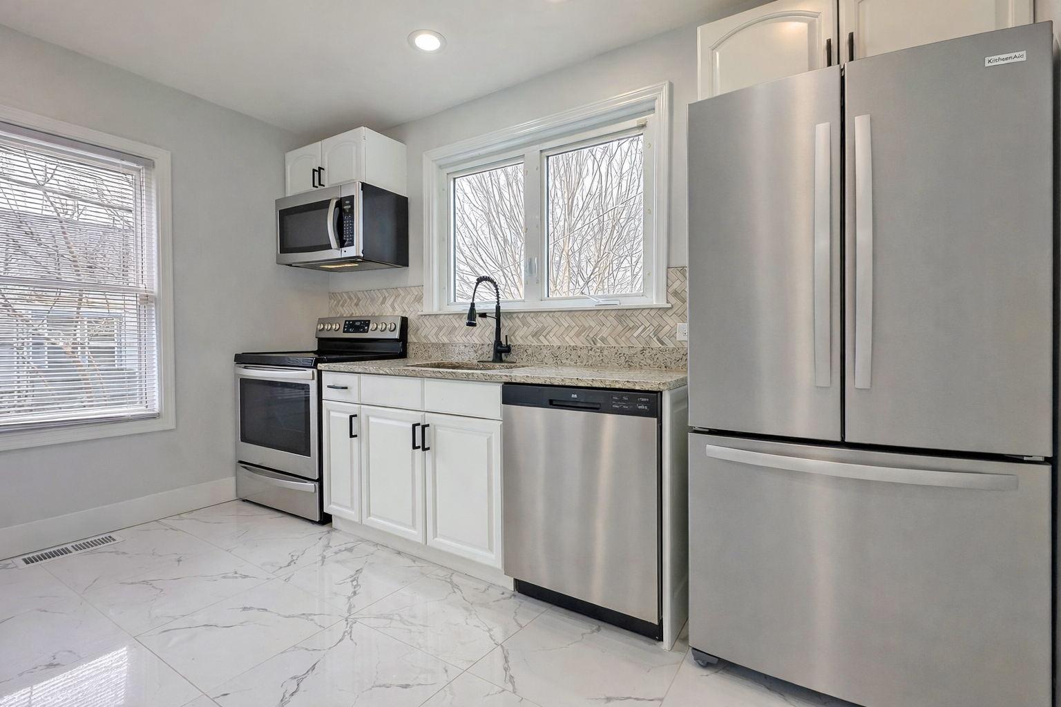 9820 S California Avenue, Evergreen Park, IL 60805