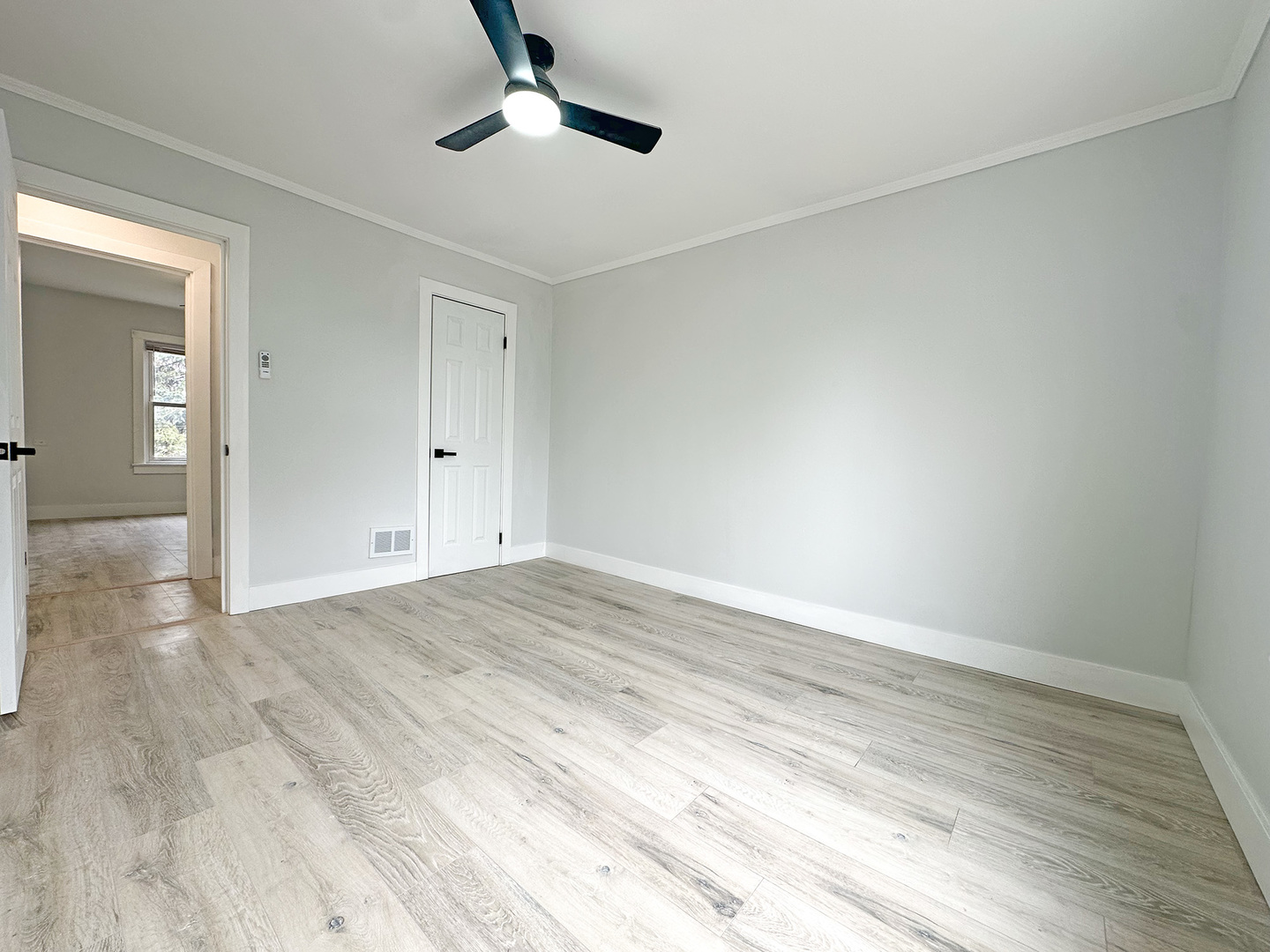 9820 S California Avenue, Evergreen Park, IL 60805