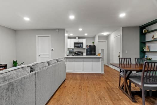 5110 W Fullerton Avenue, Chicago, IL 60639